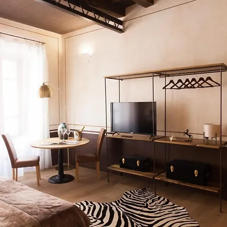 Apartment Q Flats *