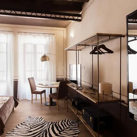 Q Flats Apartment *
